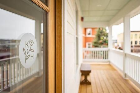 Downtown Luxury Farmhouse Apartment #4 West Dundee Bagian luar foto