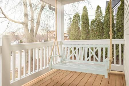 Downtown Luxury Farmhouse Apartment #4 West Dundee Bagian luar foto