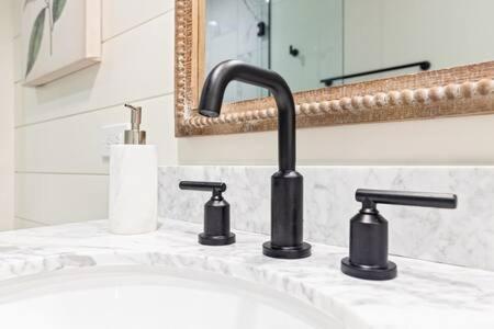 Downtown Luxury Farmhouse Apartment #4 West Dundee Bagian luar foto