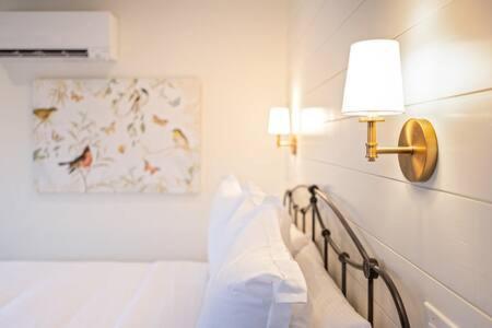 Downtown Luxury Farmhouse Apartment #4 West Dundee Bagian luar foto