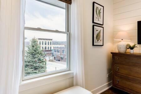 Downtown Luxury Farmhouse Apartment #4 West Dundee Bagian luar foto