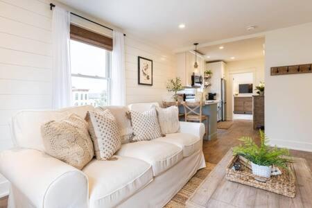 Downtown Luxury Farmhouse Apartment #4 West Dundee Bagian luar foto