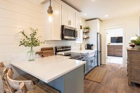 Downtown Luxury Farmhouse Apartment #4 West Dundee Bagian luar foto