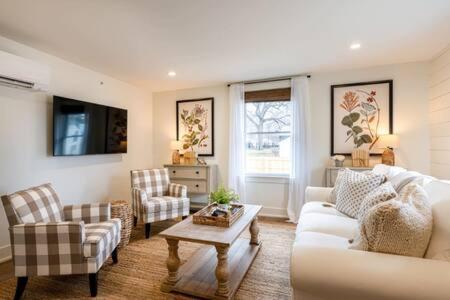 Downtown Luxury Farmhouse Apartment #4 West Dundee Bagian luar foto