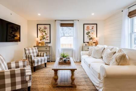 Downtown Luxury Farmhouse Apartment #4 West Dundee Bagian luar foto